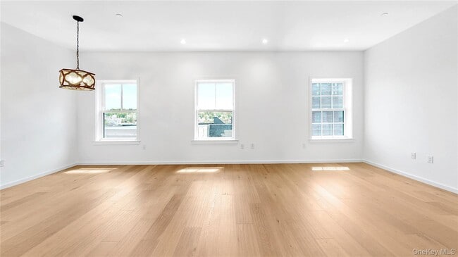 Photo - 16 N Main St