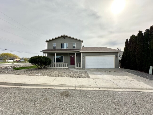 Photo - 4 Bedroom 3 Bathroom Home with Attached Garage, AC, and 2 Separate Living Areas!