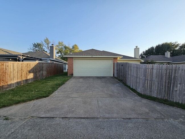 Photo - 919 Crestwood Dr