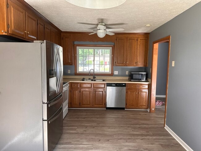 Kitchen - 46 Philmont Dr