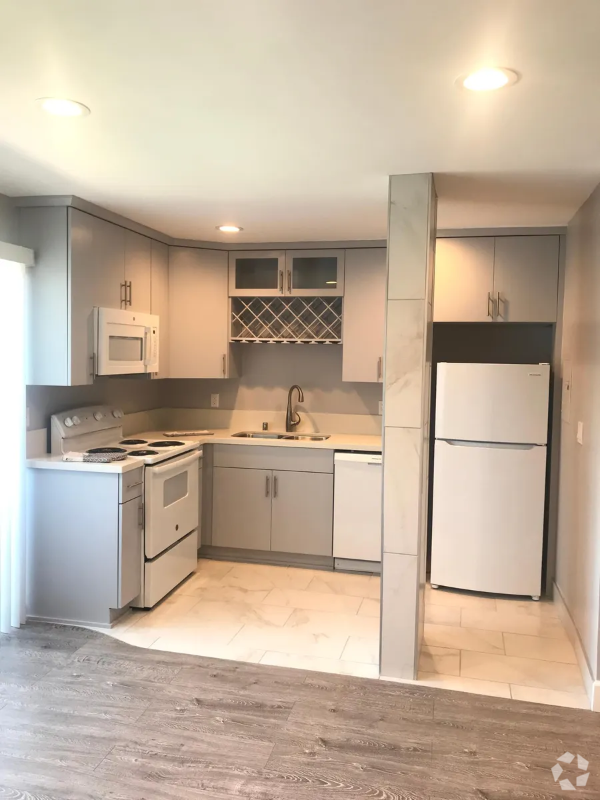 Building Photo - 2414 S Barrington Ave Unit 101 Rental