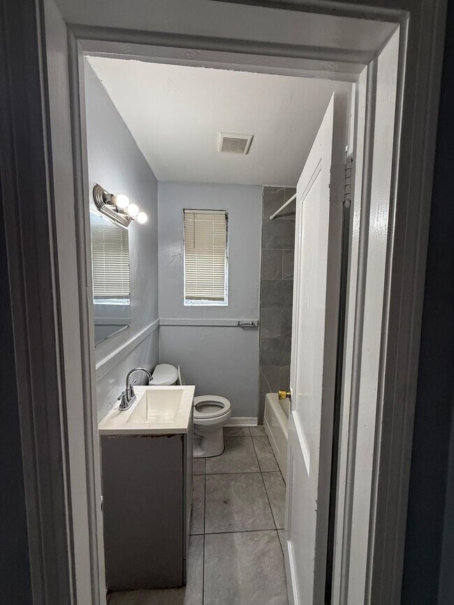 Photo - 1046/1048 W 8th St.- Duplex Unit 1046