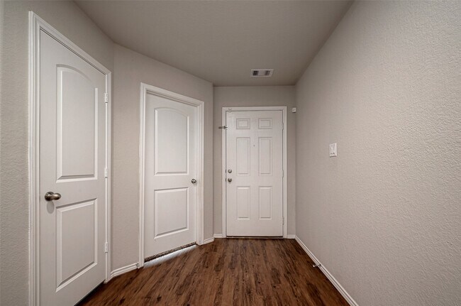 Photo - 14004 Lake Cres Dr