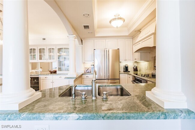 Building Photo - 2885 Gulf Shore Blvd N Unit 302