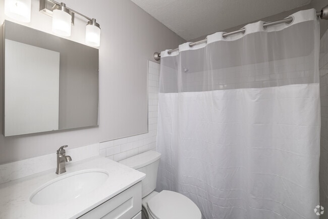 1BR, 1BA - 620SF - Bathroom