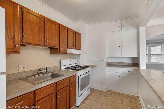 15111 E Vernor Hwy