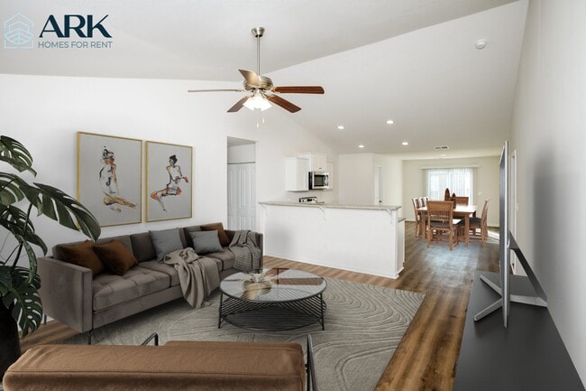 Photo - 462 Conifer St