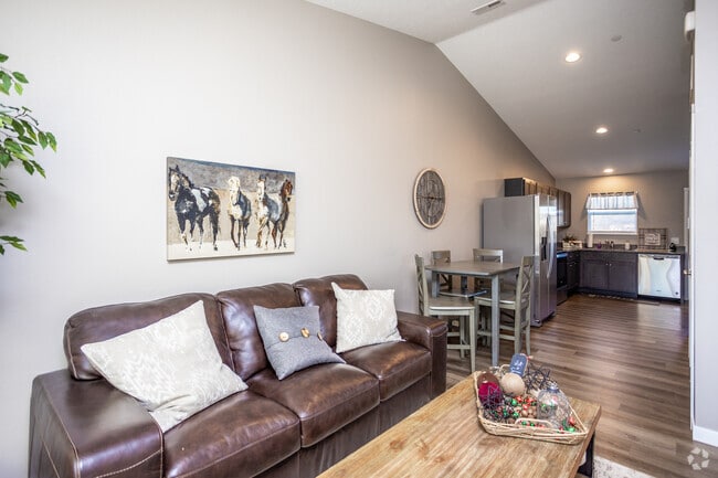 1BR, 1BA - Attached Garage/604 SF