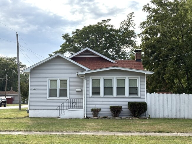 Building Photo - 1202 N Park St Rental
