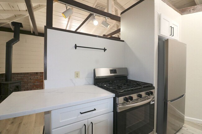 Photo - Lincoln Avenue Unidad 1055 1/2