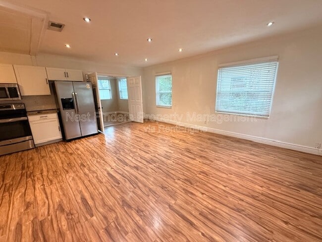 Photo - 2855 Ernest St