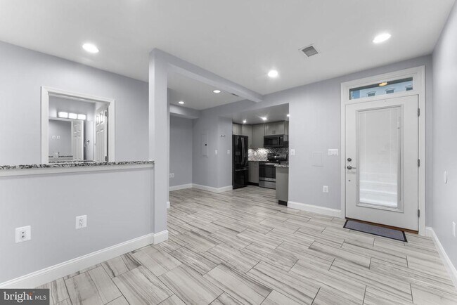 Photo - 1416 Meridian Pl NW