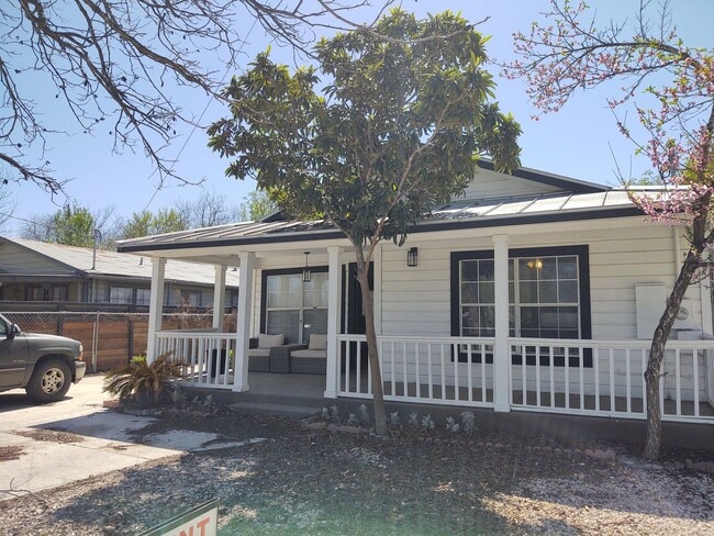 Building Photo - 2 bedroom 1 bath house