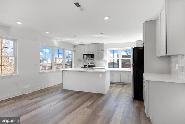 Building Photo - 1116 S 7th St Unit 2