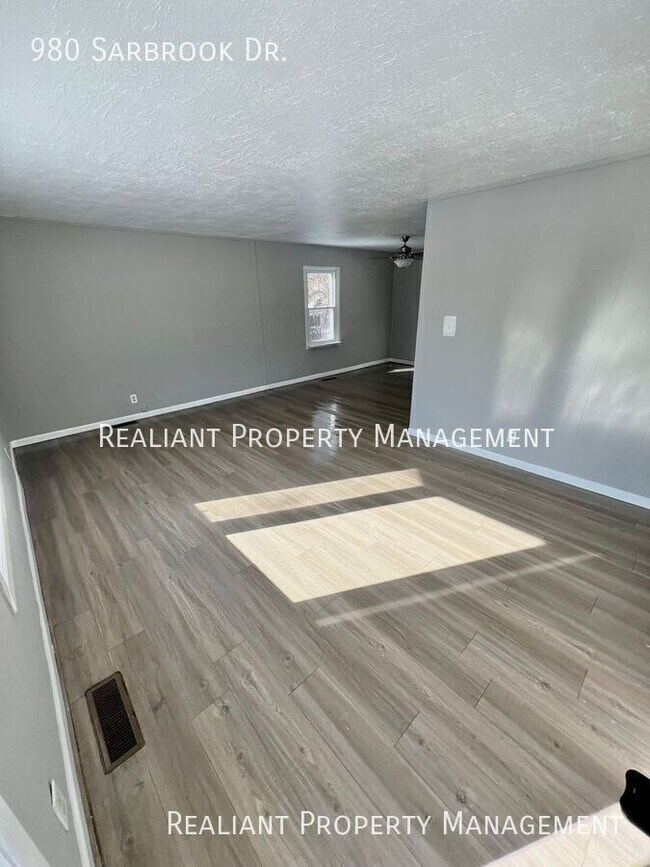 Photo - 980 Sarbrook Dr