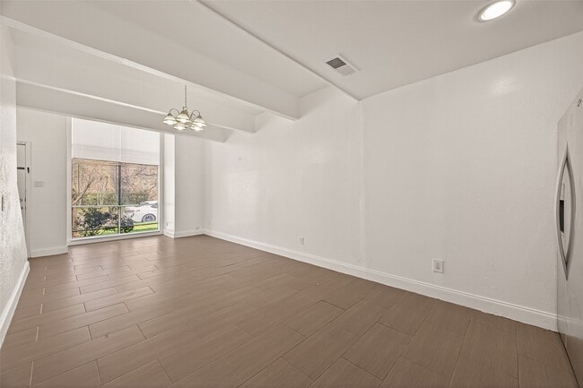 Building Photo - 5929 Queensloch Dr Unit 118