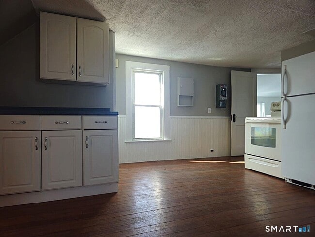 21 Sigourney St Unit 3