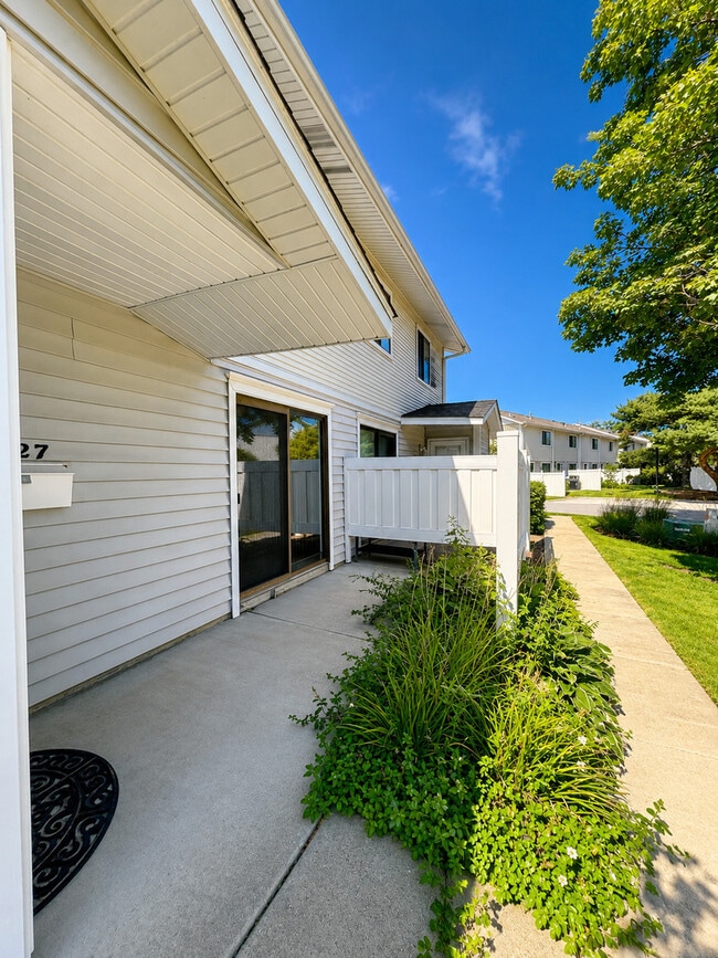 Photo - 727 Whitesail Dr