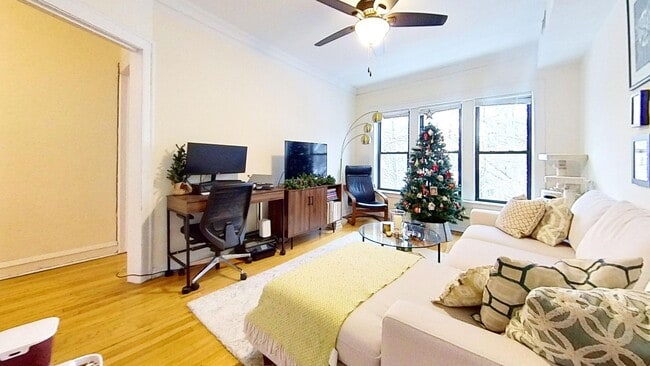 Building Photo - Second Floor North Center One Bedroom Unit 1902 2