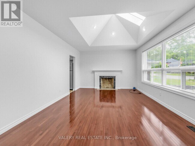Photo - 1366 Applewood Rd