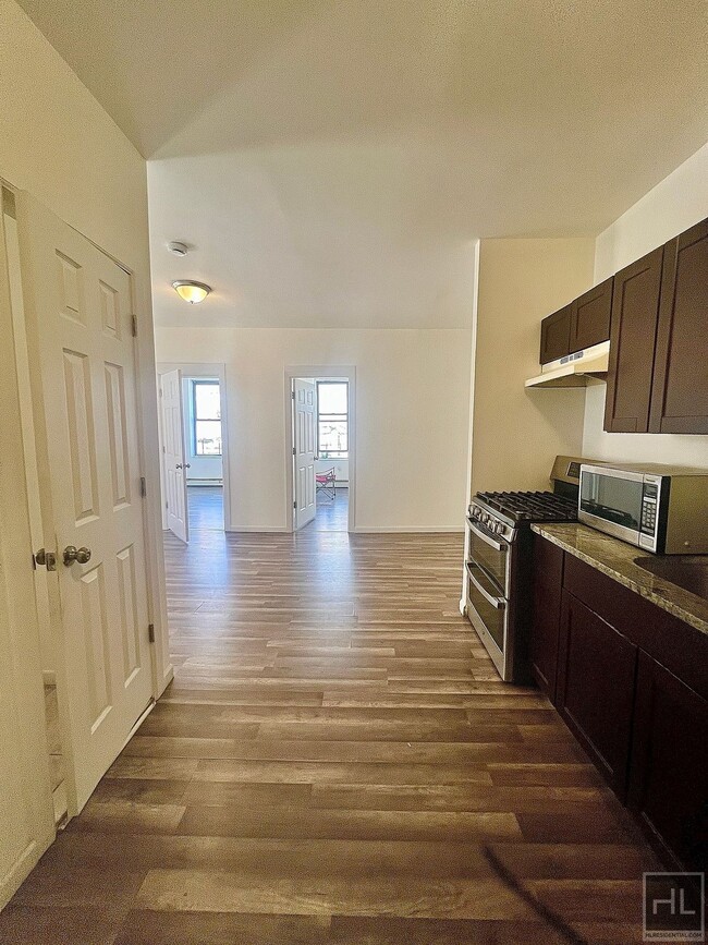 Building Photo - GEORGIA AVENUE Unit 2F