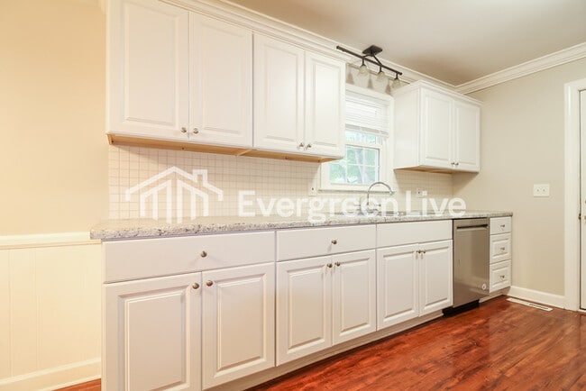 127 Ashdown Dr