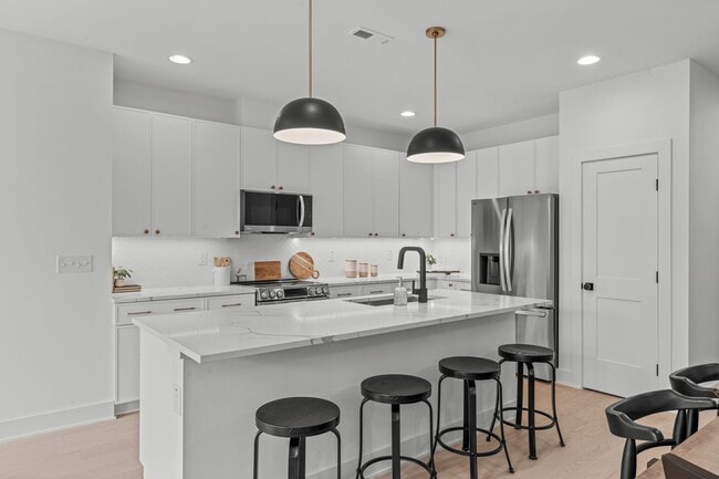 Photo - Luxurious New Construction 4BD, 4BA Downto...