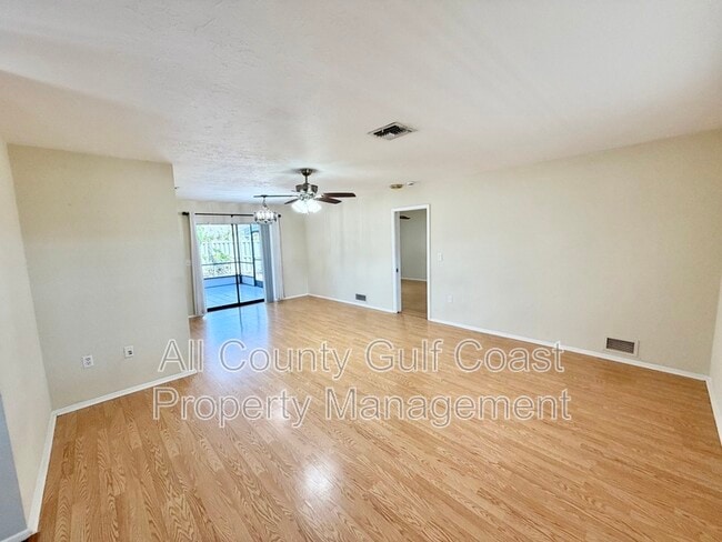 Photo - 1218 Waterside Ln
