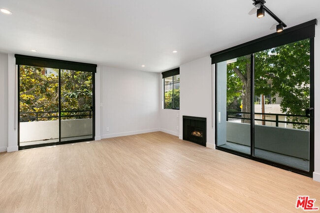 Photo - 3602 Dunn Dr Unidad 2