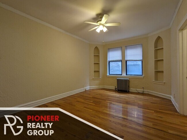 Building Photo - 4829 N Damen Ave