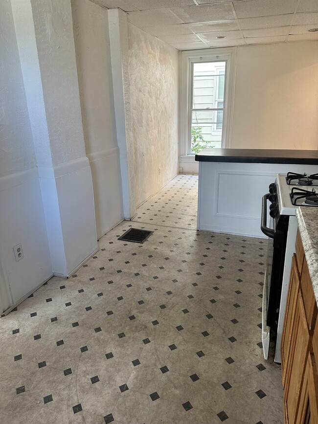 Photo - 1162 E 25th St