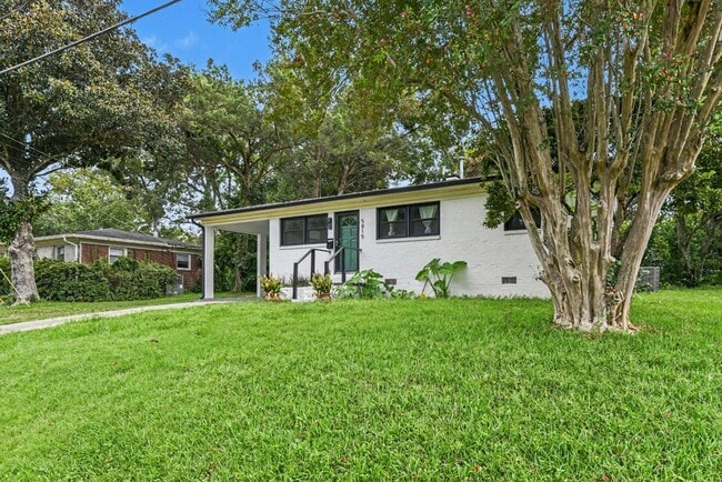 Photo - 5815 Hume Ave