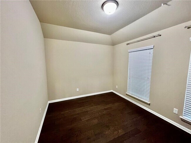 Photo - 429 Lewisville Ln