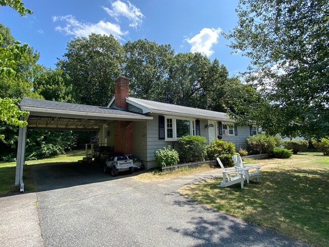 Building Photo - 10 Clarke Dr Rental