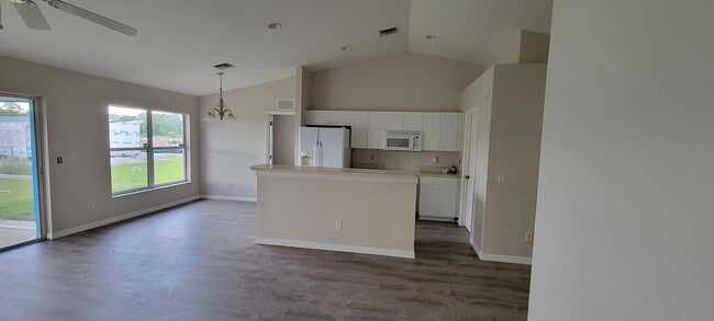 Photo - 3206 Vera Ave S