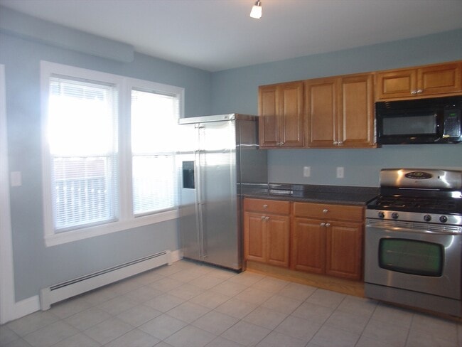 Building Photo - 53 Middle St Unit 2 Rental