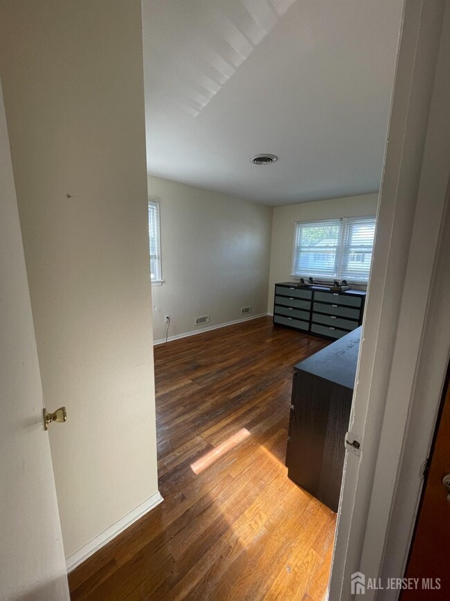 Photo - 43 E 1st St