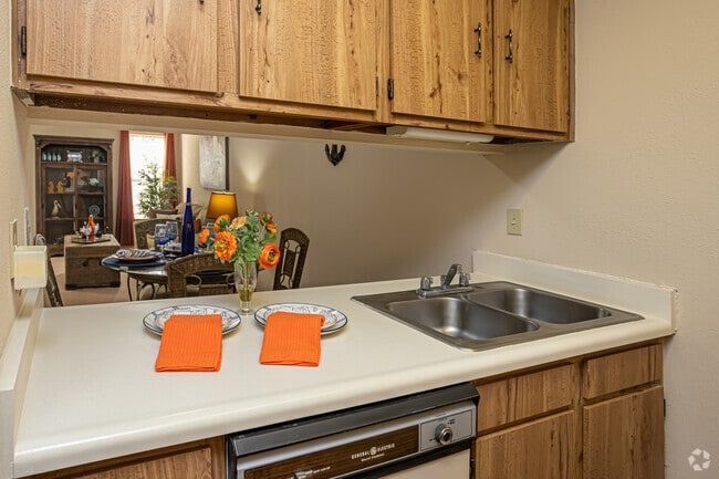 1BR, 1BA - 710SF