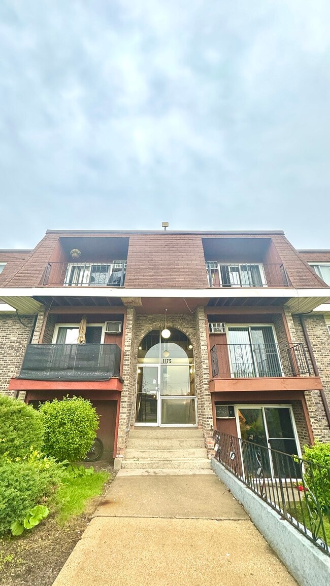 Building Photo - 1175 Valley Ln Unit 202