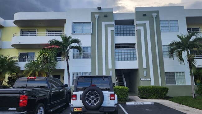Building Photo - 10785 SW 108th Ave Unit 105