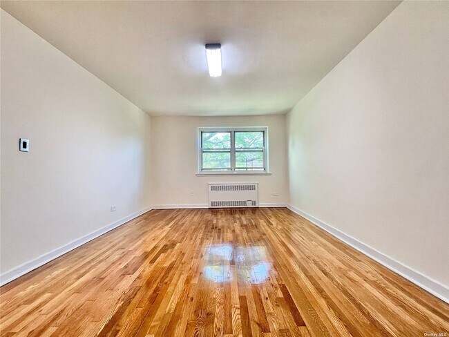 Photo - 66-10 Grand Central Pkwy