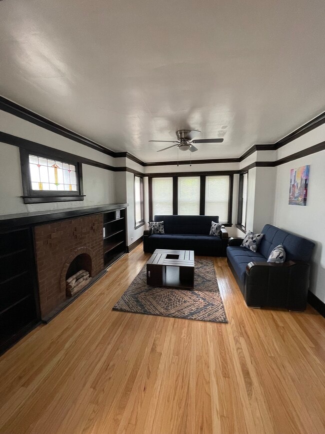 Building Photo - 1219 N Laramie Ave Unit 2