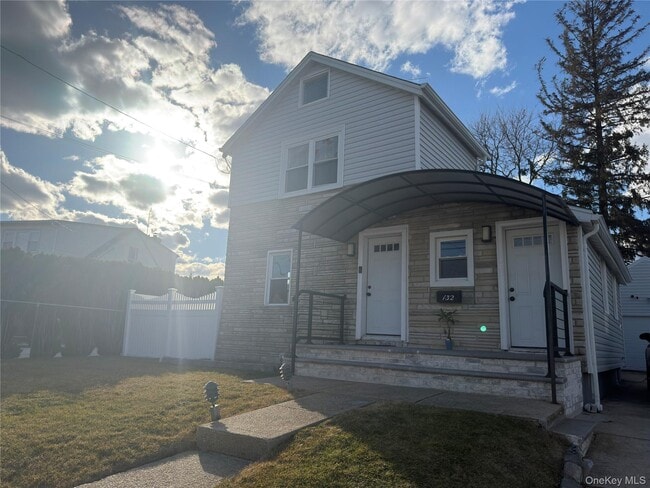 Building Photo - 132 Shaw Ave