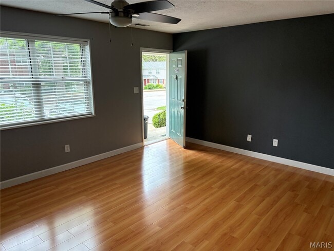 Photo - 1520 E Swan Cir