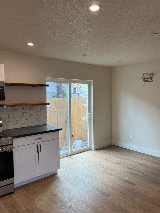 Photo - 5735 NE 33rd Ave Unidad C