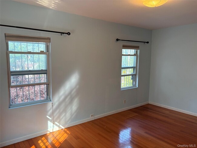 Photo - 51-15 Bowne St