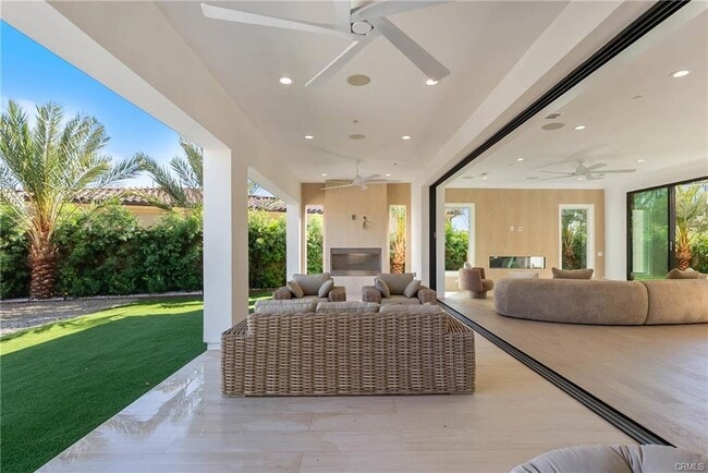 Photo - 20448 Liverpool Way