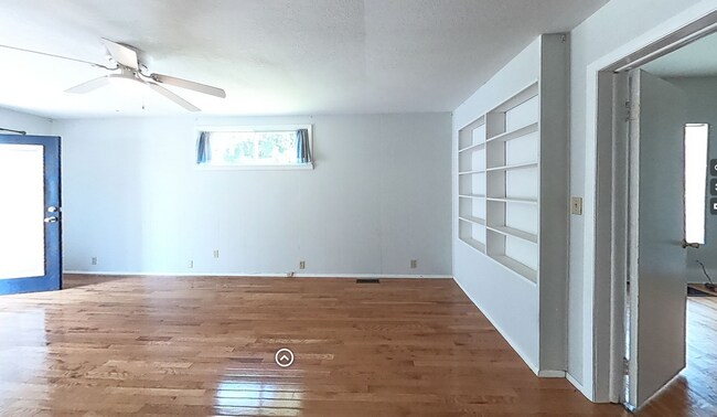 Living Room - 4224 South Washington Street Unidad 1W