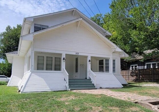 Building Photo - 203 Heard St Rental