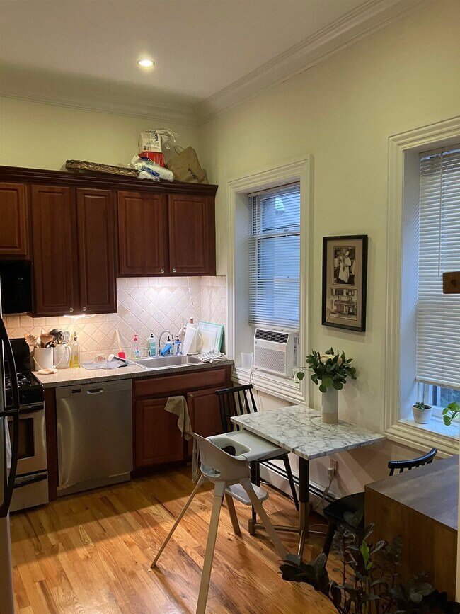 Photo - 145 Grand St